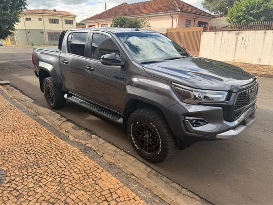 TOYOTA HILUX 2.8 D-4D TURBO DIESEL CD GR-S 4X4 AUTOMÁTICO TOYOTA HILUX 2.8 D-4D TURBO DIESEL CD GR-S 4X4 AUTOMÁTICO